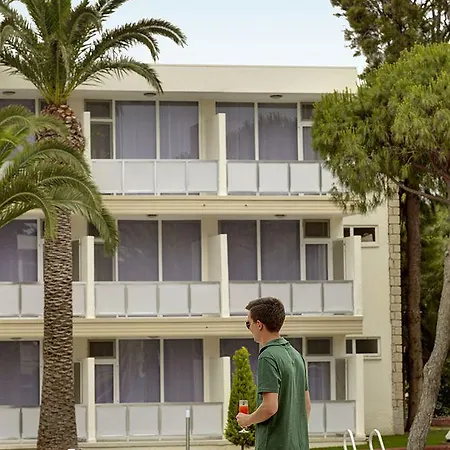 A 11 Hotel